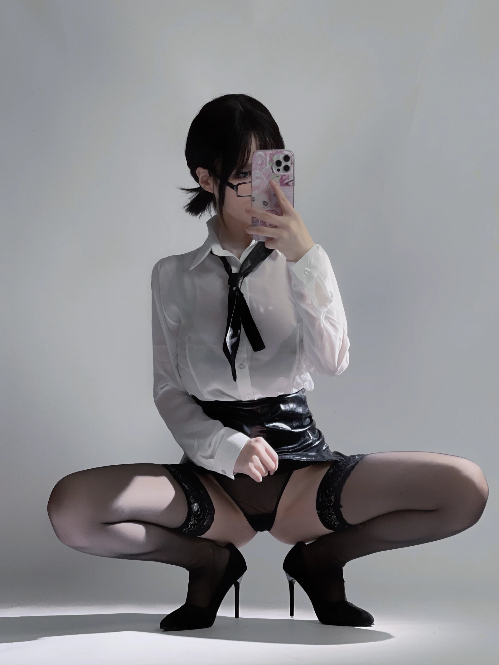 幼愛youmeko---黑丝眼镜OL-[28P-87MB]-2.webp